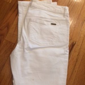 Jennifer Lopez white capri jeans